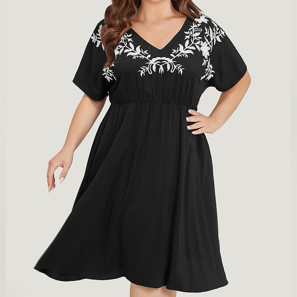BloomChic Dresses & Skirts - BloomChic Black & White Embroidered Dolman Sleeve Pocket Dress Plus Size 2X